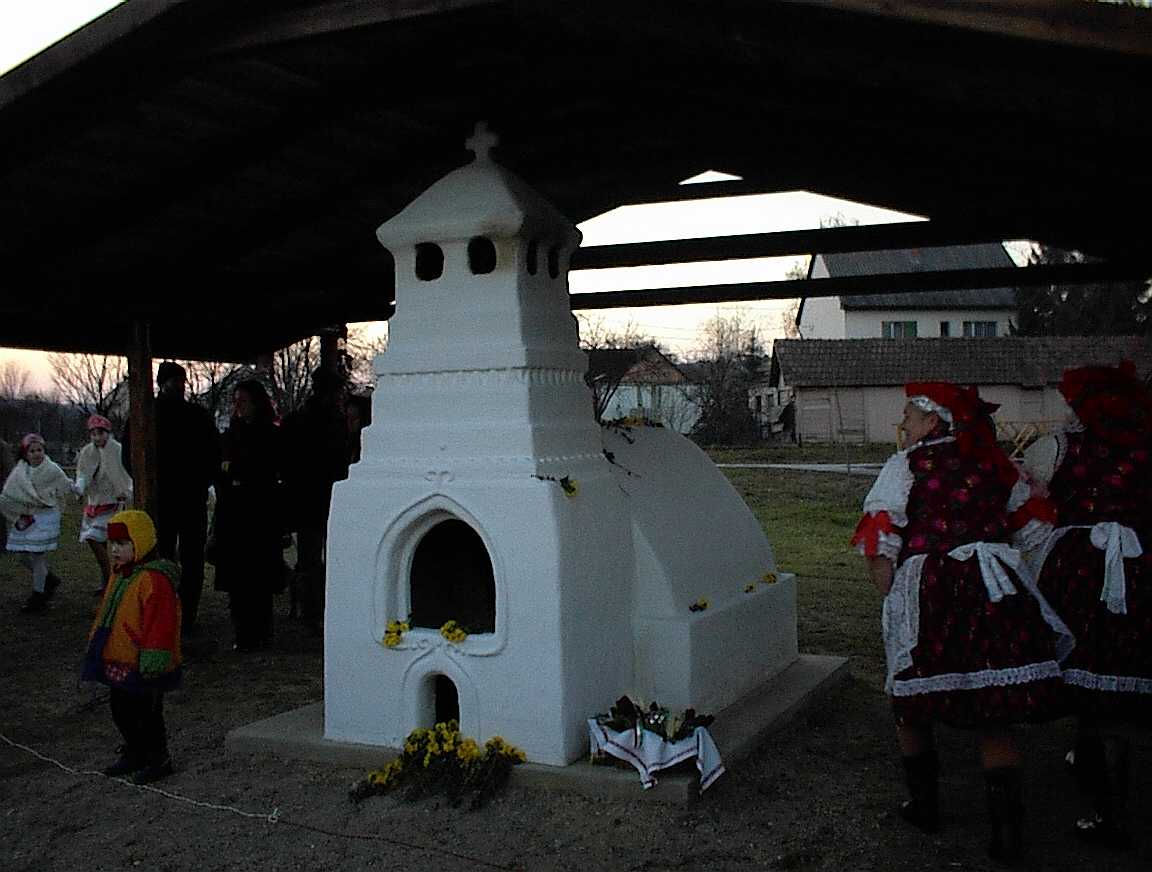 A herencsnyi kemence, felavatva 2001. november 17-n